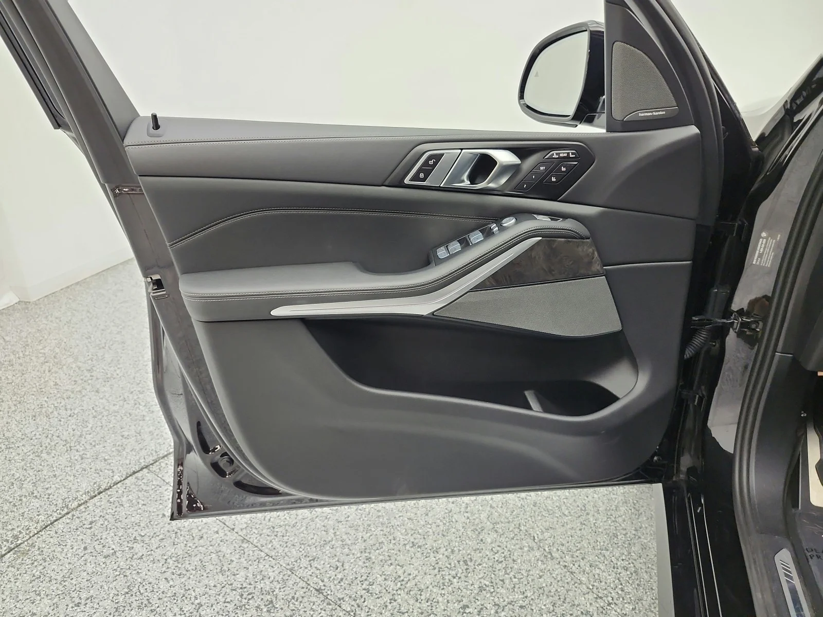 Used 2024 Black Sapphire Metallic BMW xDrive40i Sports Activity Vehicle image 12