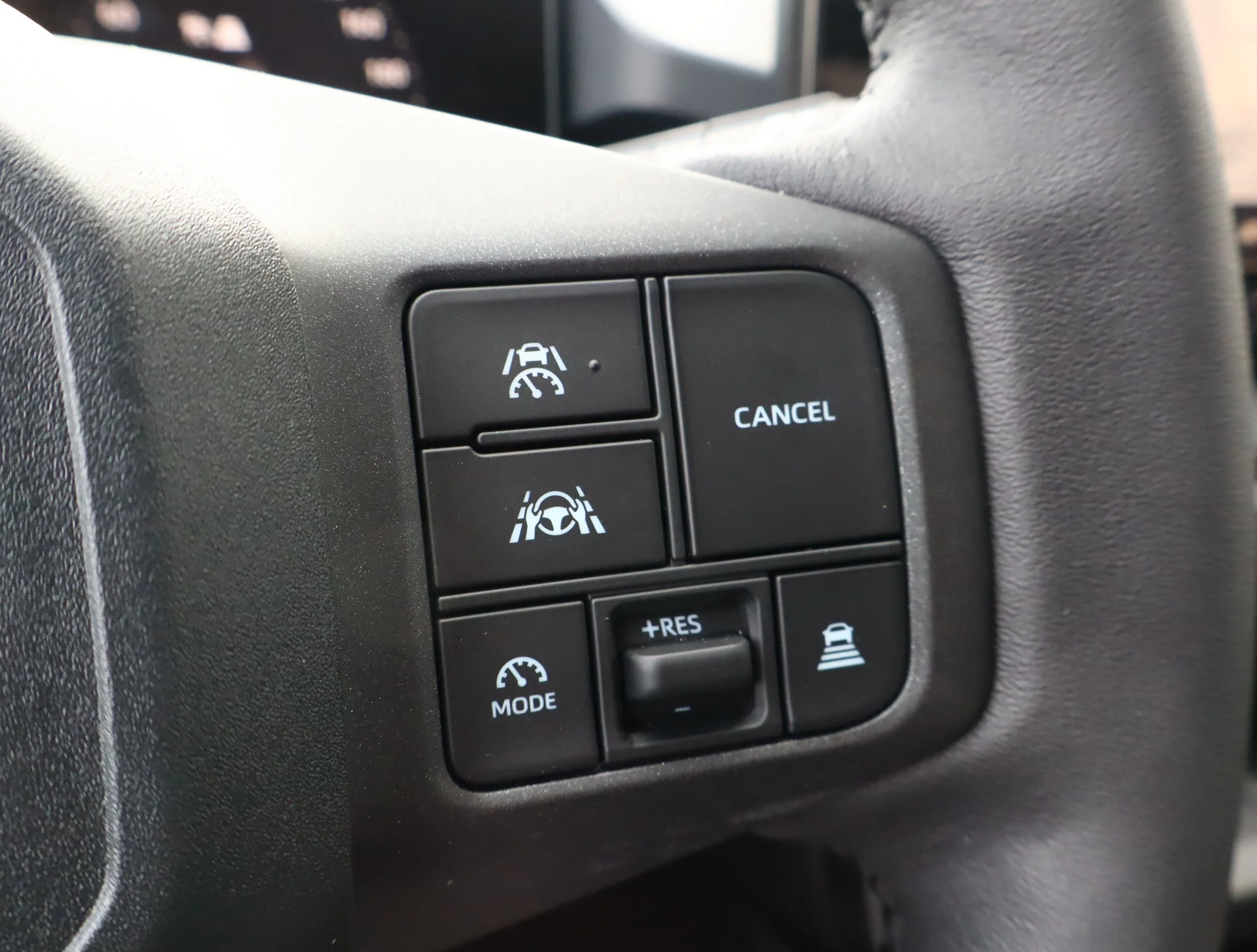 New 2026 Wind Chill Pearl w/Black Roof Toyota XSE image 18