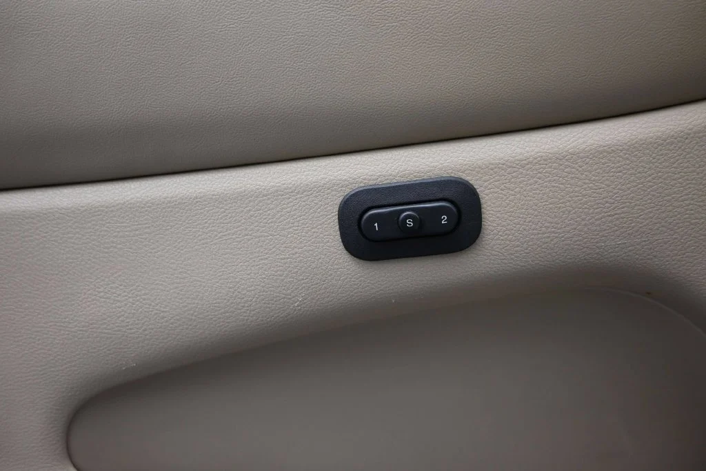 Used 2015 White Jeep Limited image 17
