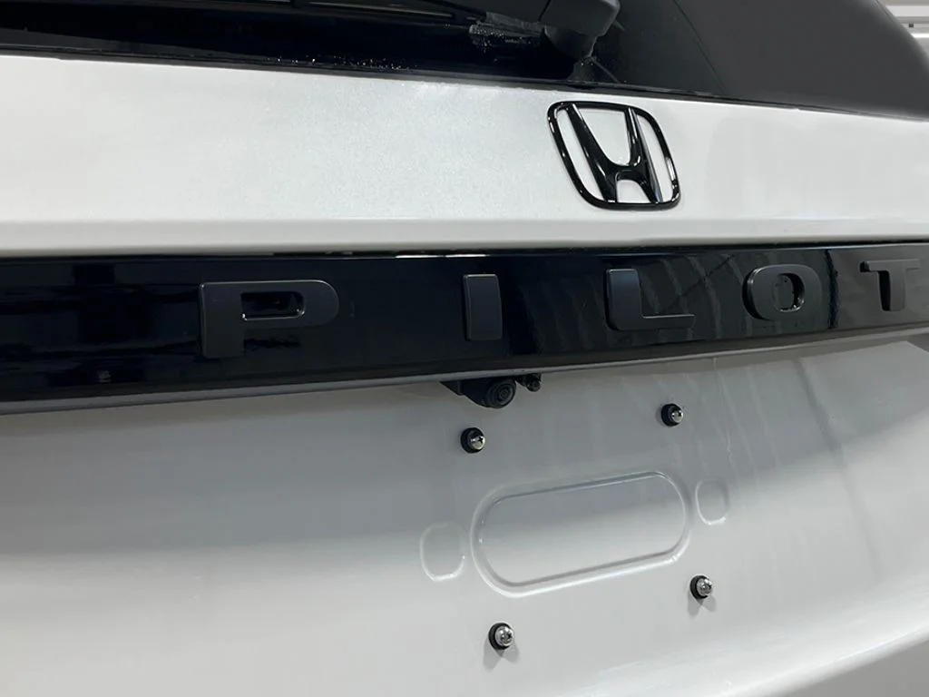 New 2026 Platinum White Pearl Honda Touring image 8