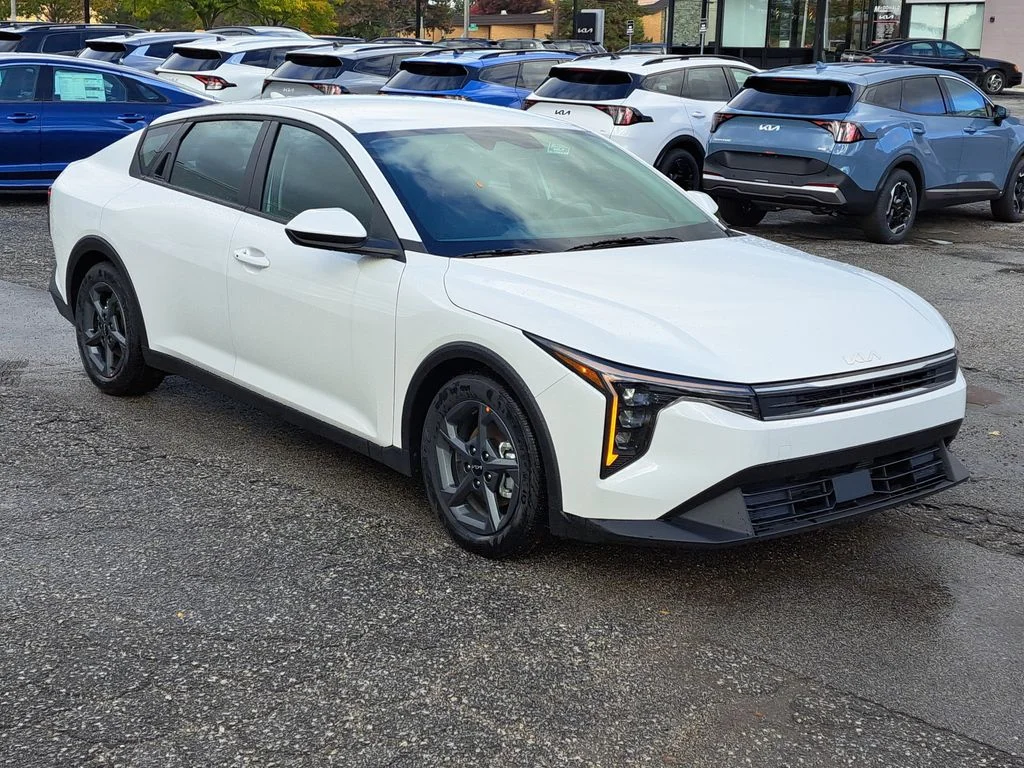 New 2025 White Kia LXS image 2