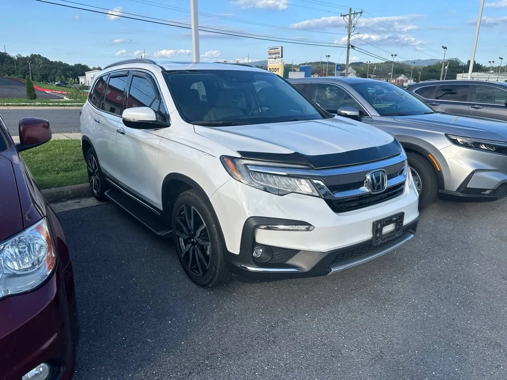 Certified Used 2022 Platinum White Pearl Honda AWD ELITE image 9