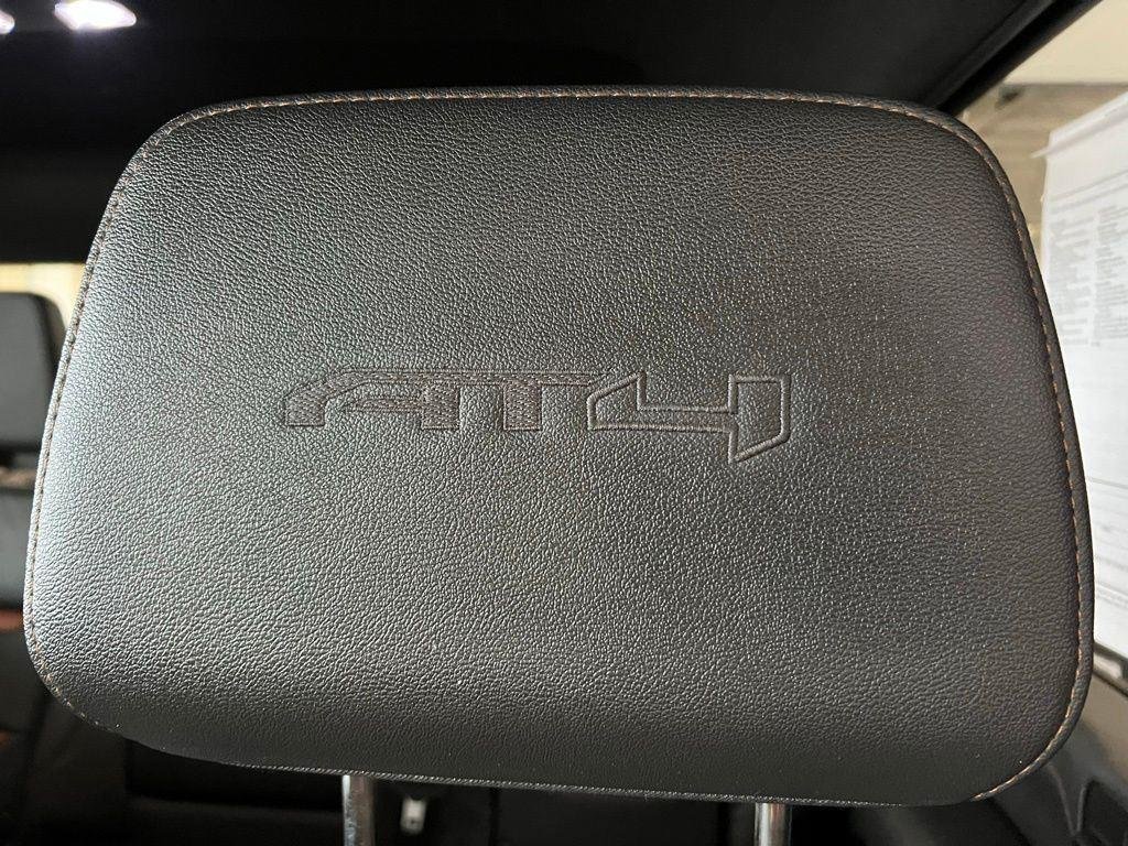 Used 2022 Ebony Twilight Metallic GMC AT4 image 21