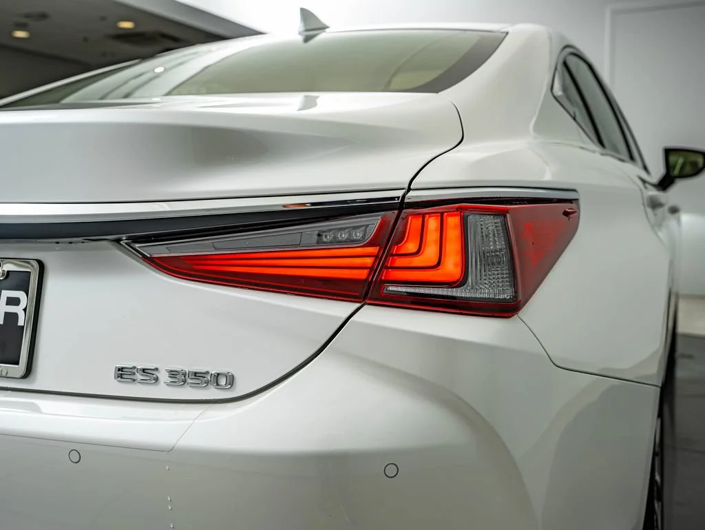 Used 2019 White Pearl Lexus 350 image 15