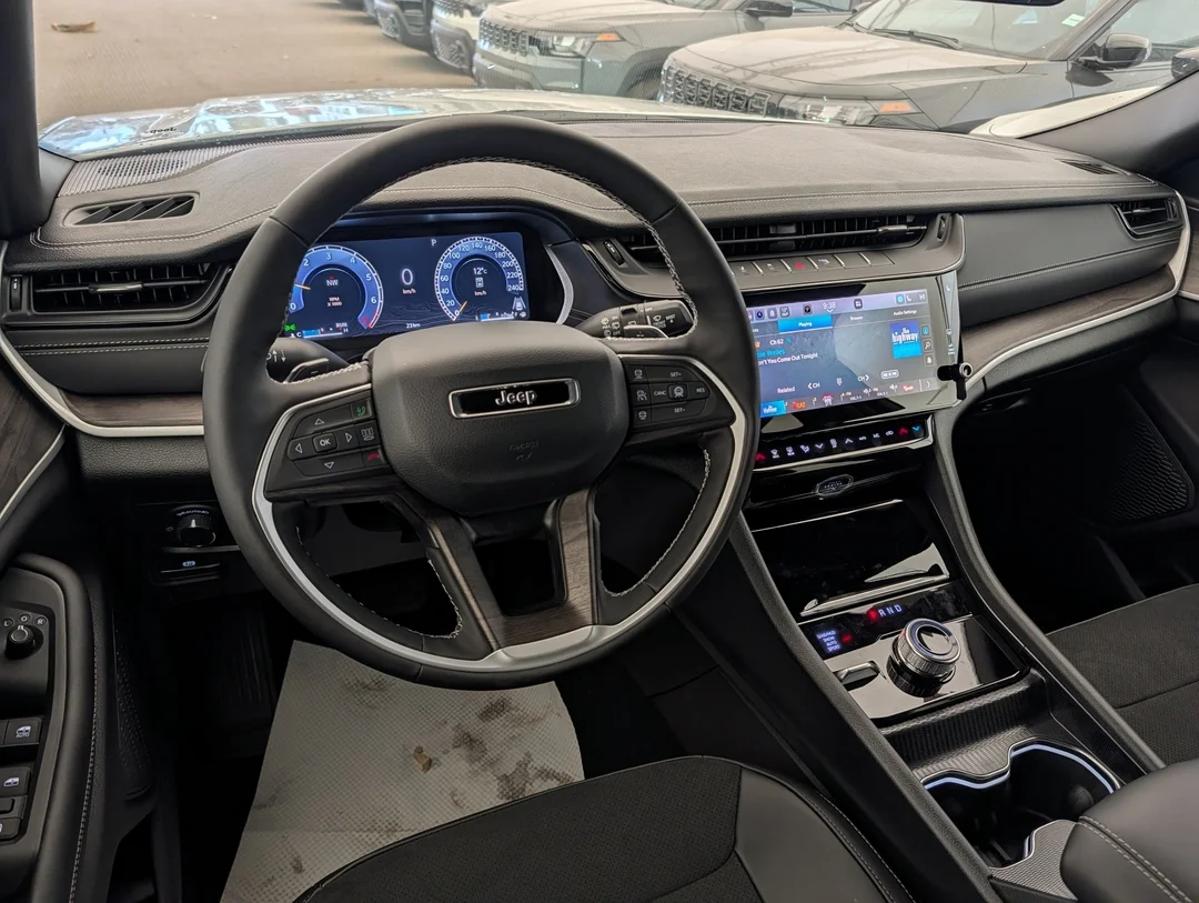 New 2026 White Jeep Altitude - - 4x4 - 20 Gloss Black Wheels - Remote Start - Capri Leatherette & More! image 25