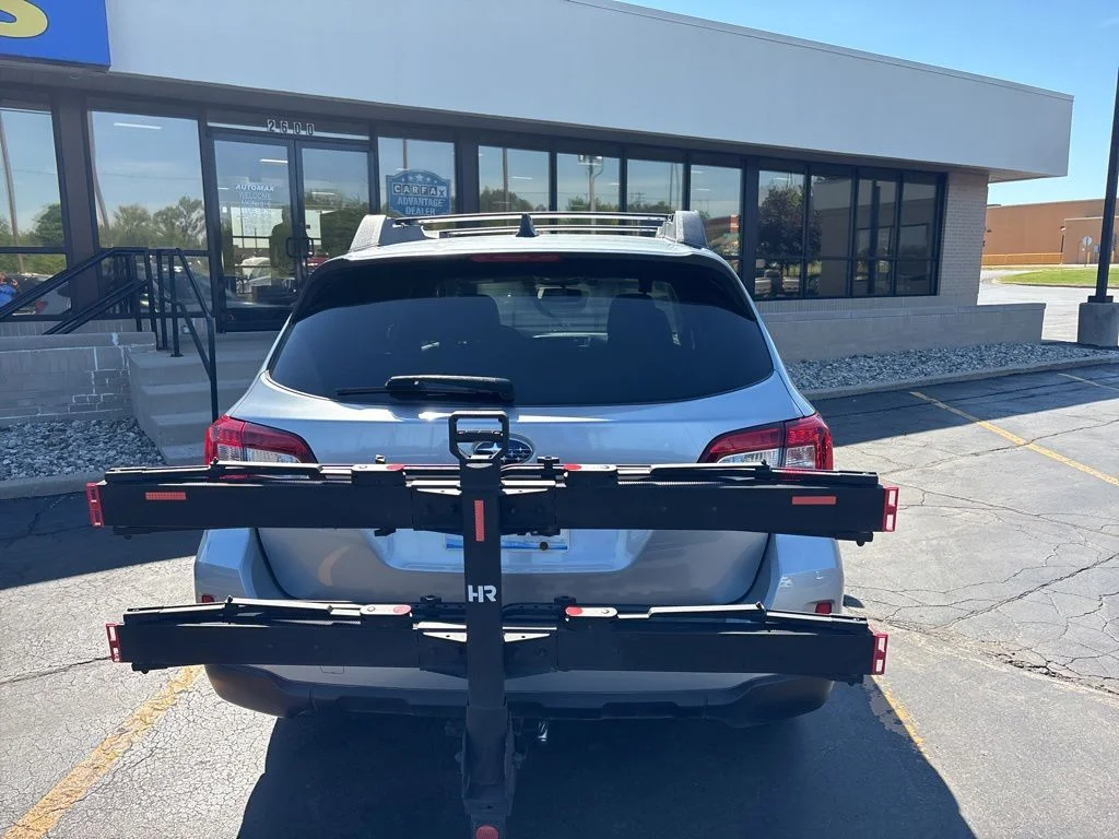 Used 2016 Ice Silver Metallic Subaru 2.5i Premium image 4