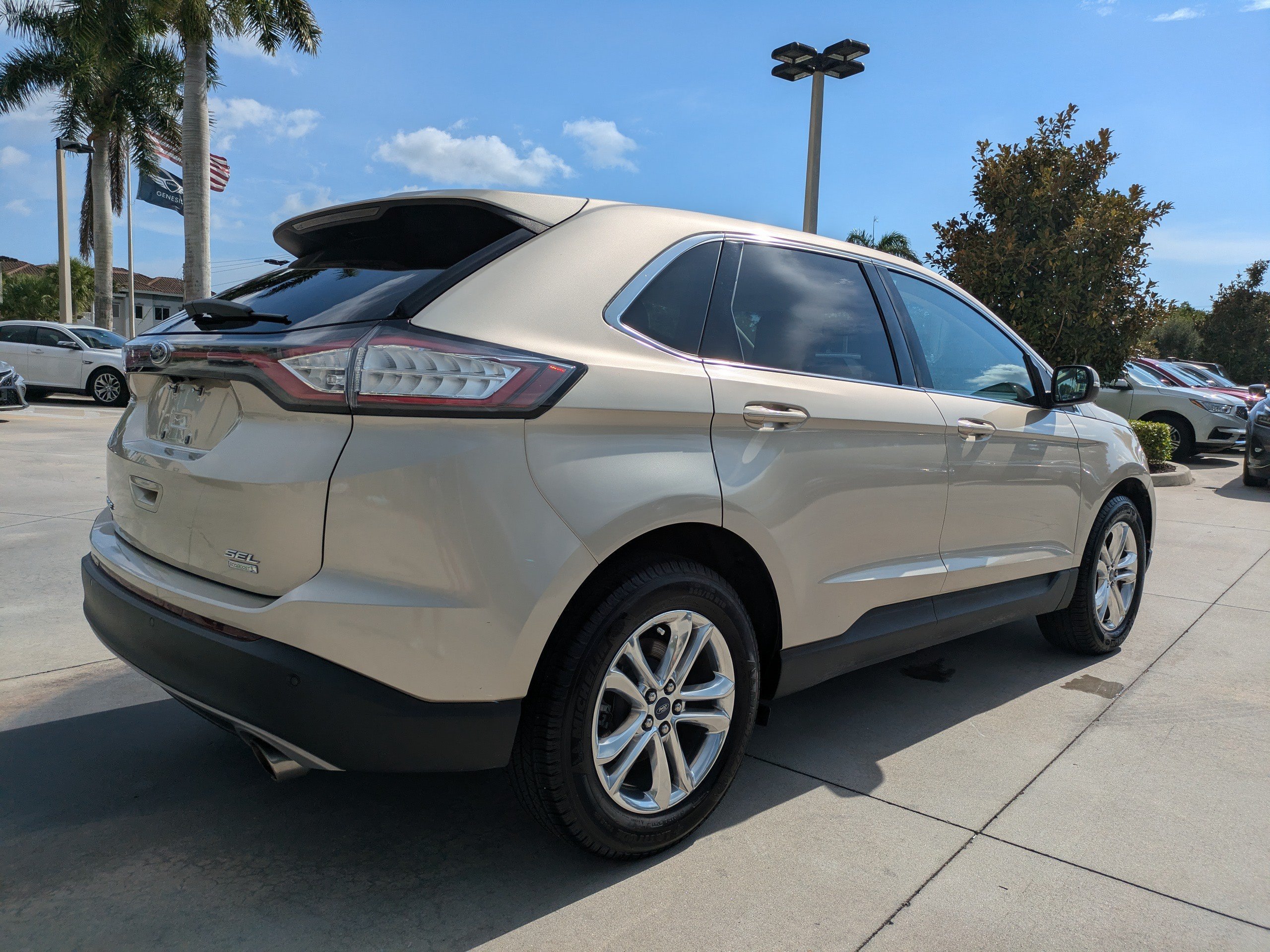 Used 2018  Ford SEL image 2
