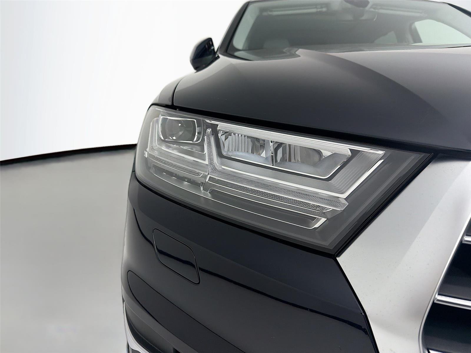 Used 2018  AUDI  image 32