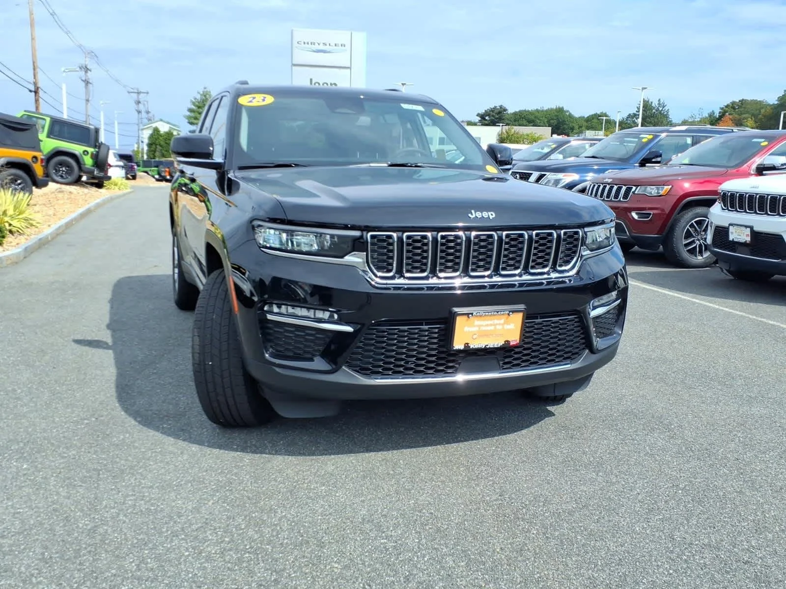Certified Used 2023 Diamond Black Crystal Pearlcoat Jeep Limited image 4