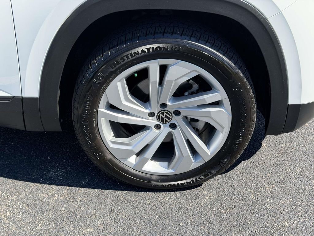 Used 2021 White Volkswagen 2.0T SE w/Technology image 25