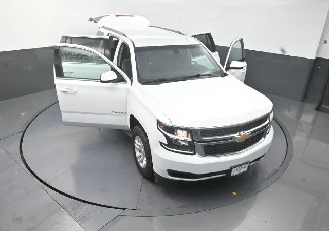 Used 2017 White Chevrolet LS image 29