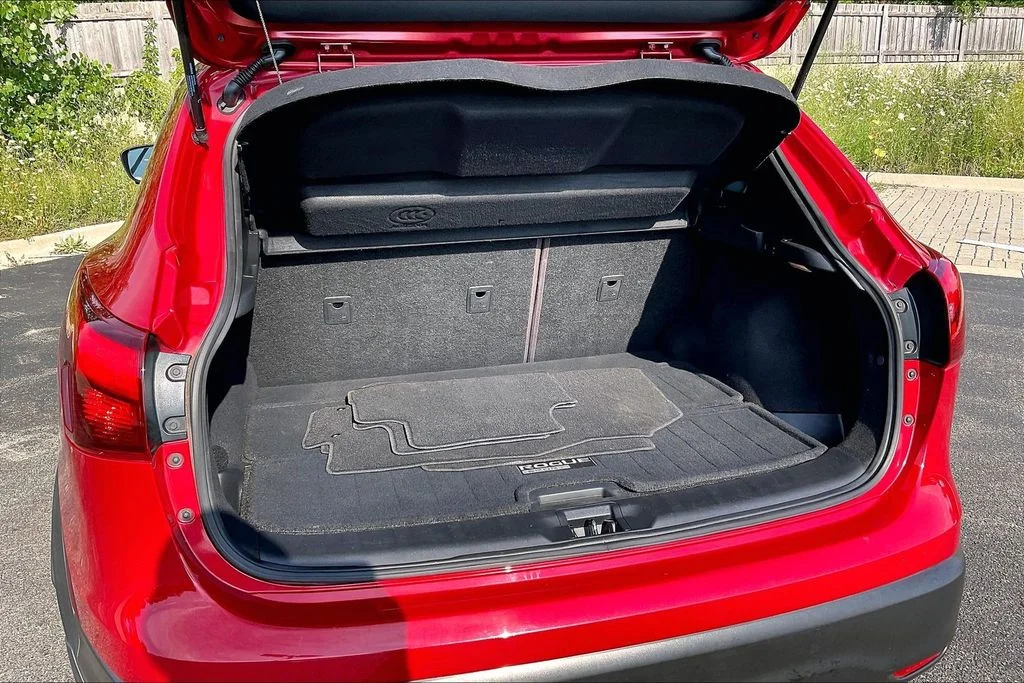 Used 2017 Red Nissan SV image 27