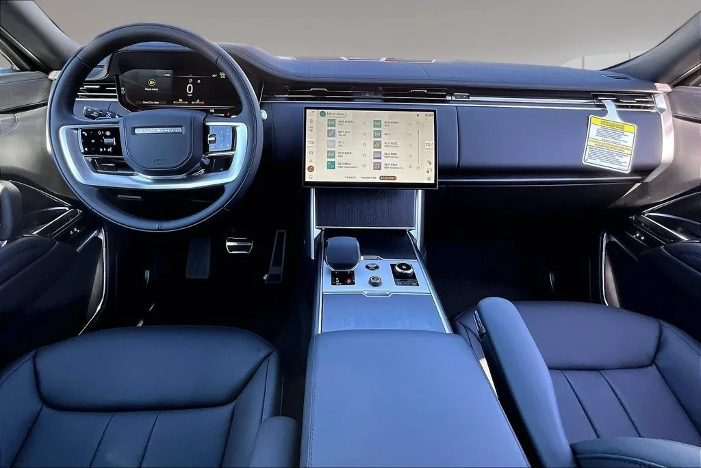 New 2027 Santorini Black LAND ROVER  image 5