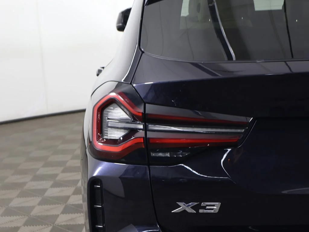 Used 2022 Carbon Black Metallic BMW xDrive30i image 17
