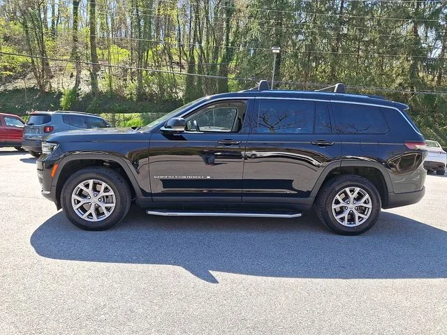 Used 2022 Black Jeep Limited image 5