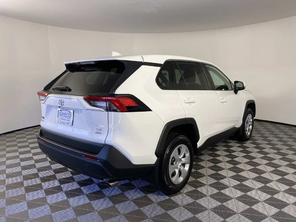 Used 2024 Ice Toyota LE image 9