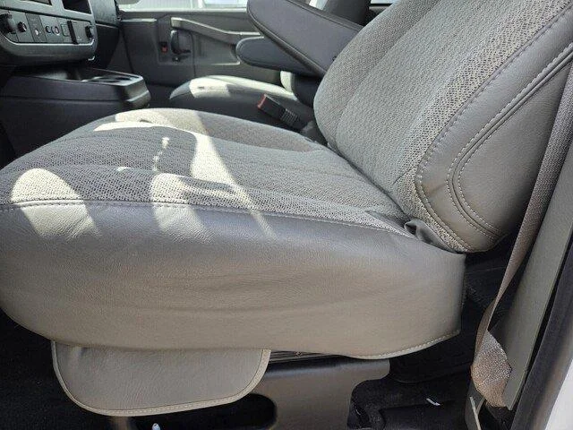 Used 2025 Summit White Chevrolet LT image 12