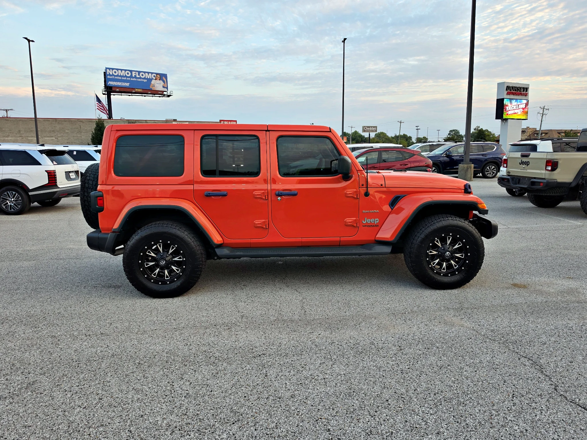 Used 2019 Punkn Metallic Clearcoat Jeep Sahara image 5