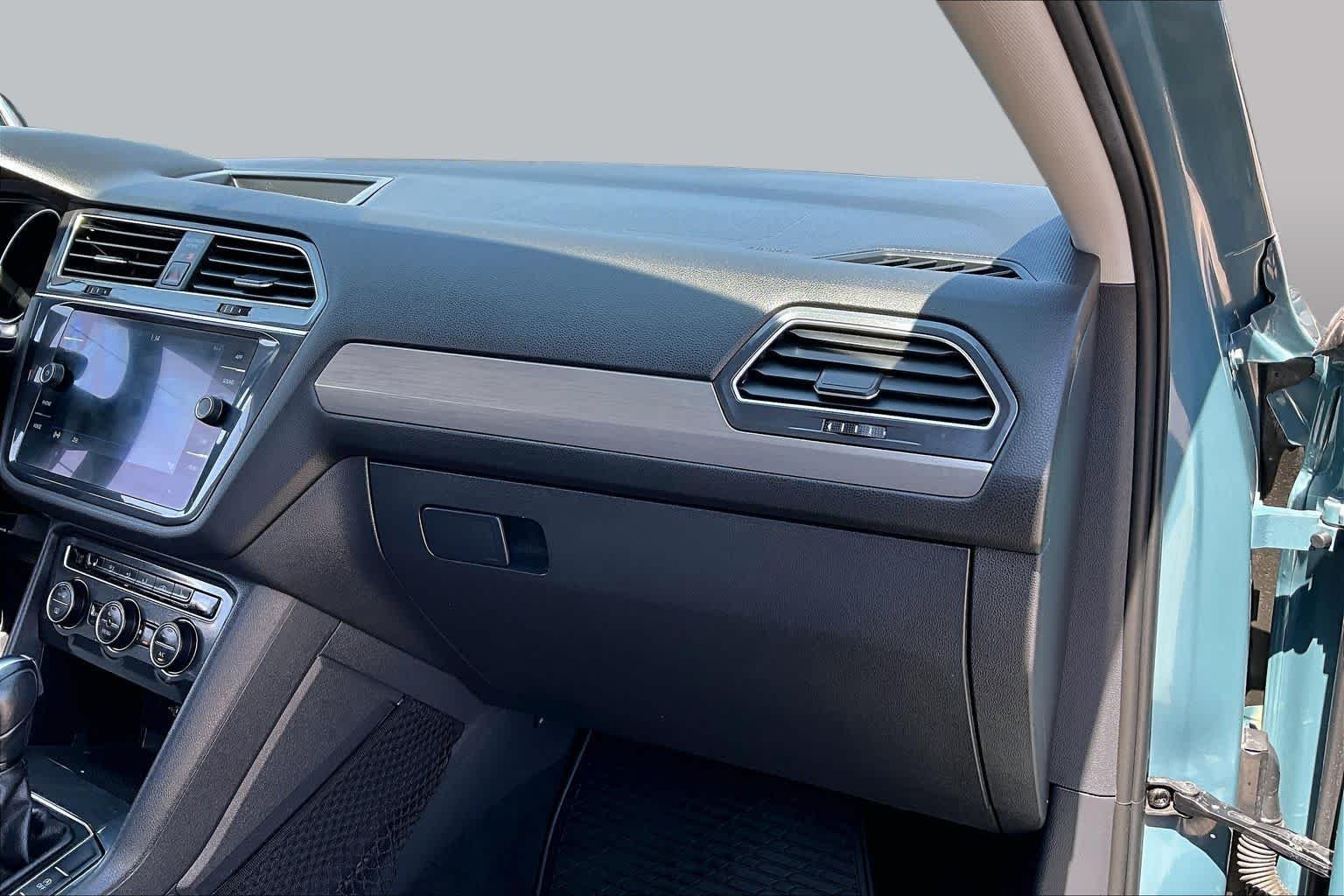 Used 2020 Stone Blue Metallic Volkswagen SE image 19