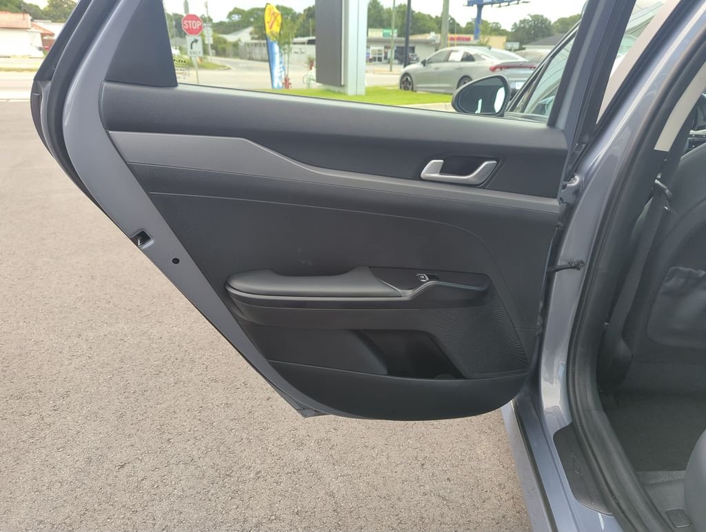 Used 2022 Silver Kia LXS image 27