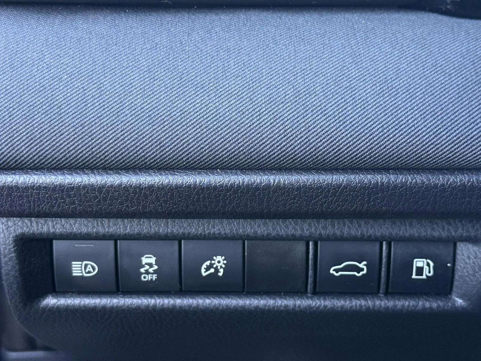 Used 2025 Underground Toyota LE image 17