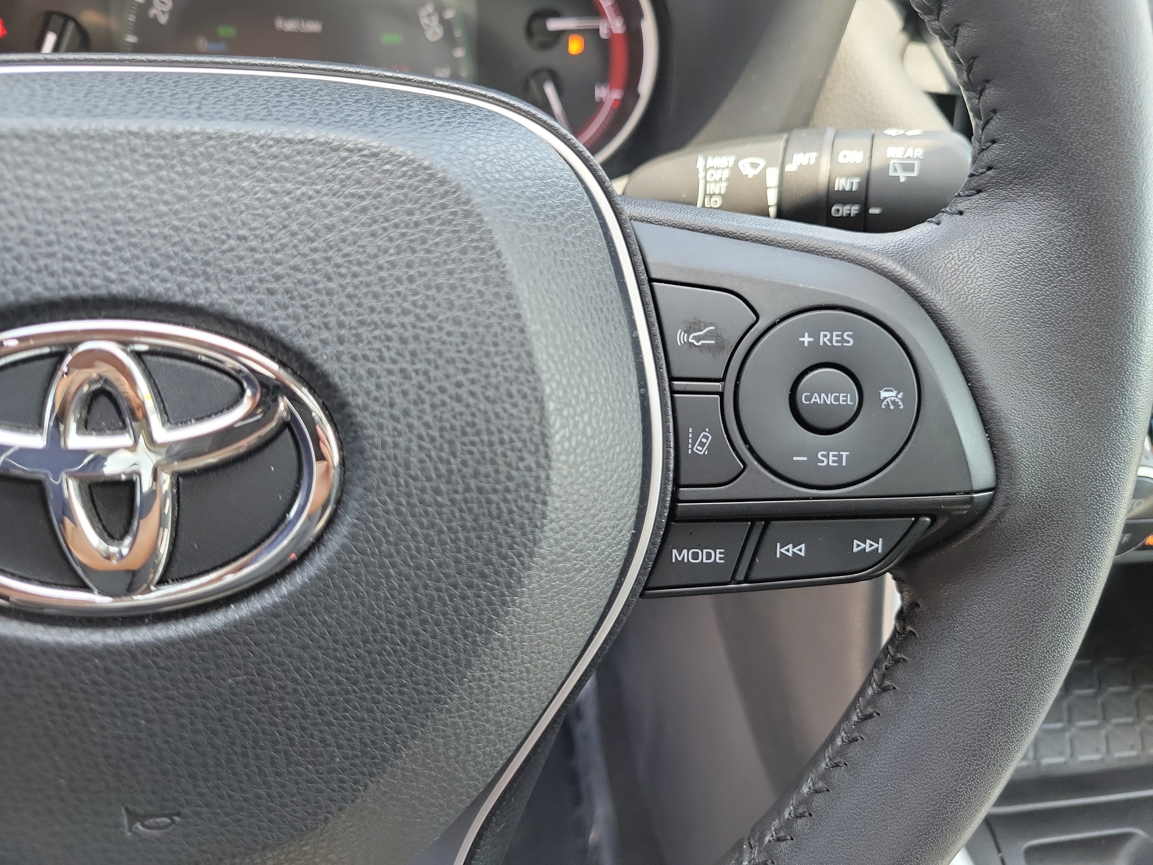 Certified Used 2023 Pearl Toyota XLE Premium image 28