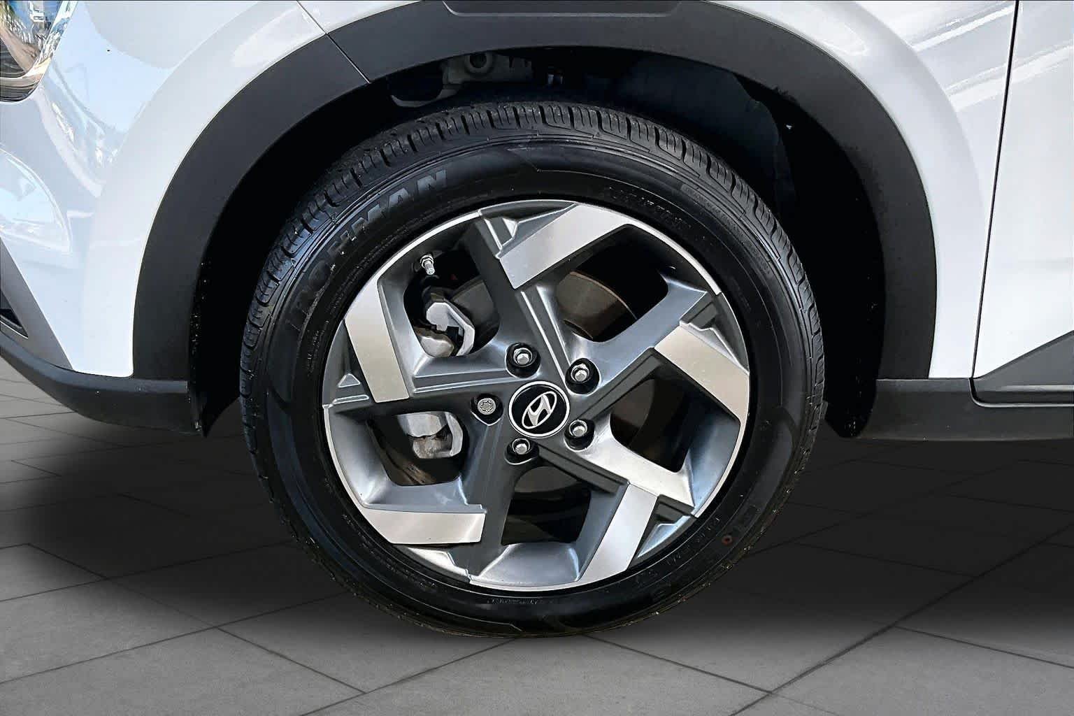 Used 2024 Lunar White Hyundai SEL image 10