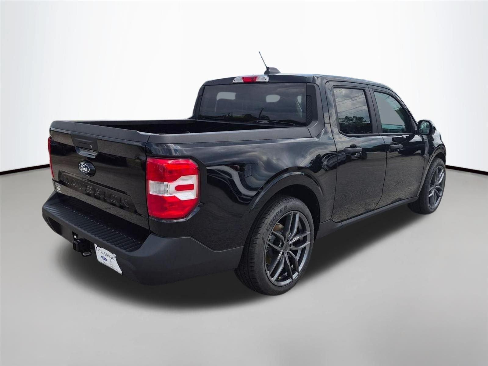 New 2026 Shadow Black Ford XLT image 5