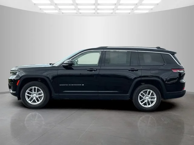 Certified Used 2022 Black Jeep Laredo image 4