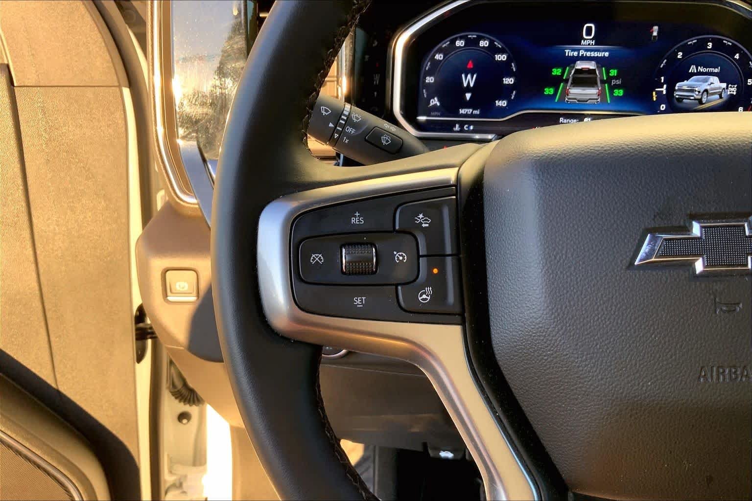 Used 2024 Summit White Chevrolet RST image 21