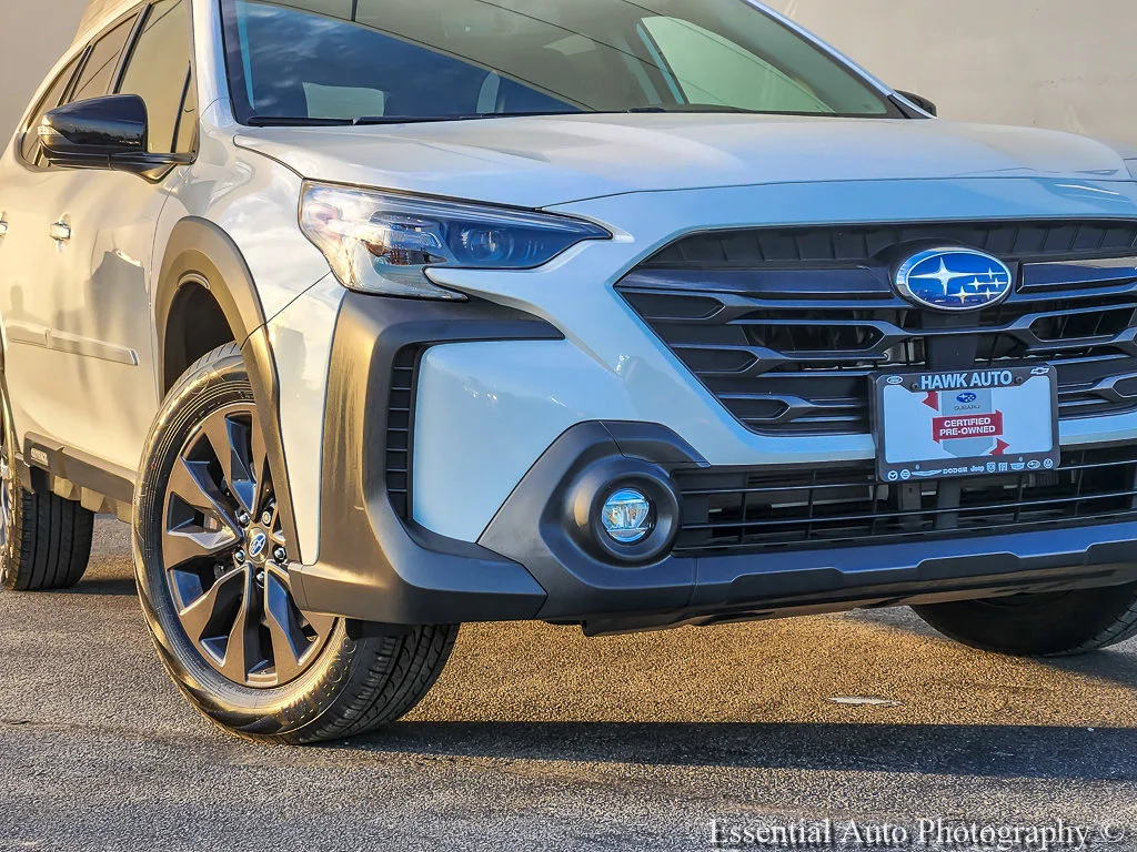 Used 2025 White Subaru Onyx Edition image 2
