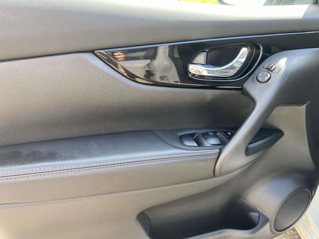 Certified Used 2022 White Nissan SV image 23