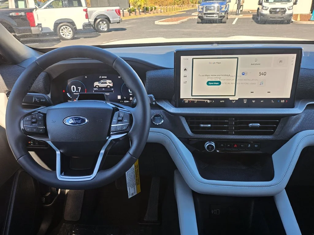 New 2027 Star White Metallic Tri-Coat Ford Platinum™ image 30
