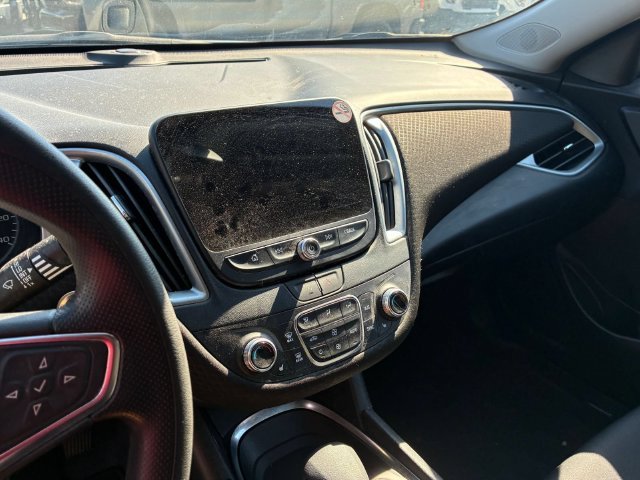 Used 2025 White Chevrolet LT image 18