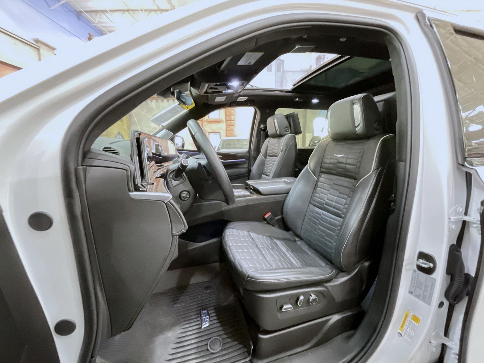 2024 Cadillac Escalade ESV Sport Platinum - Photo 10
