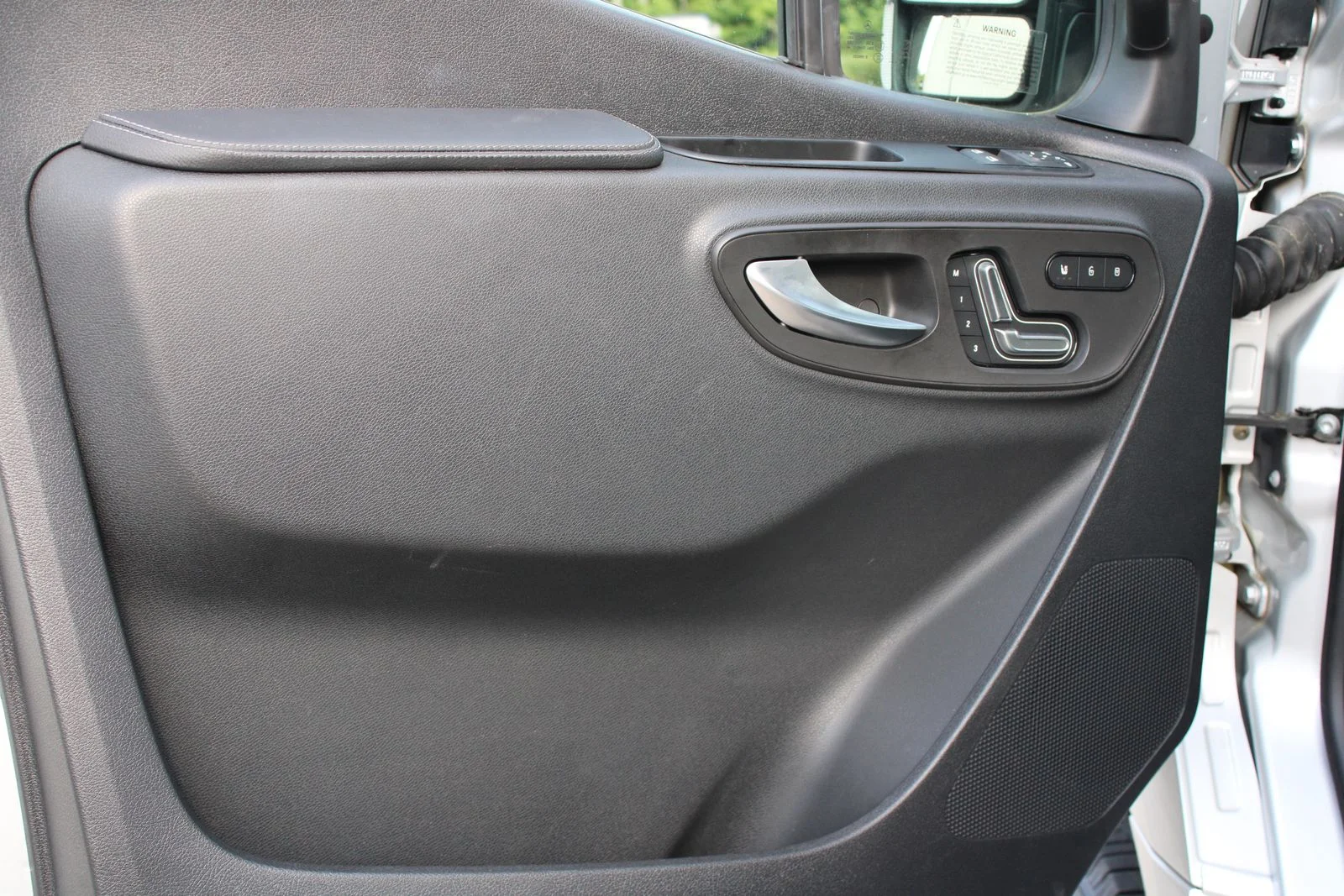 Used 2022  Mercedes-Benz Crew 144 WB image 22