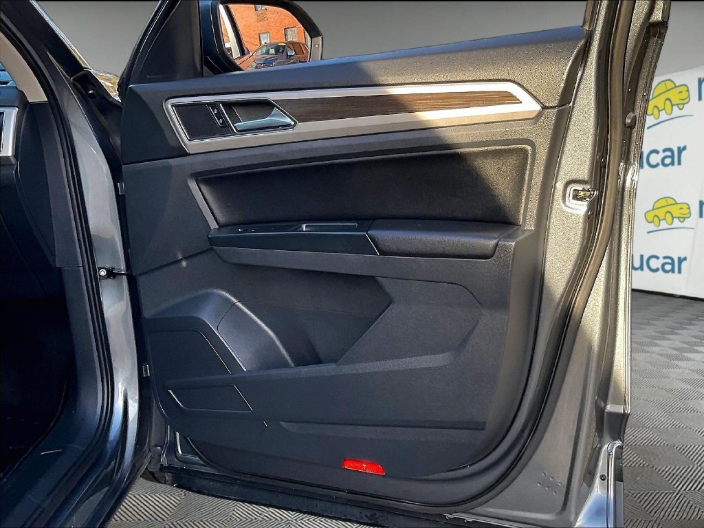 Used 2019 Gray Volkswagen 3.6L V6 SE image 12