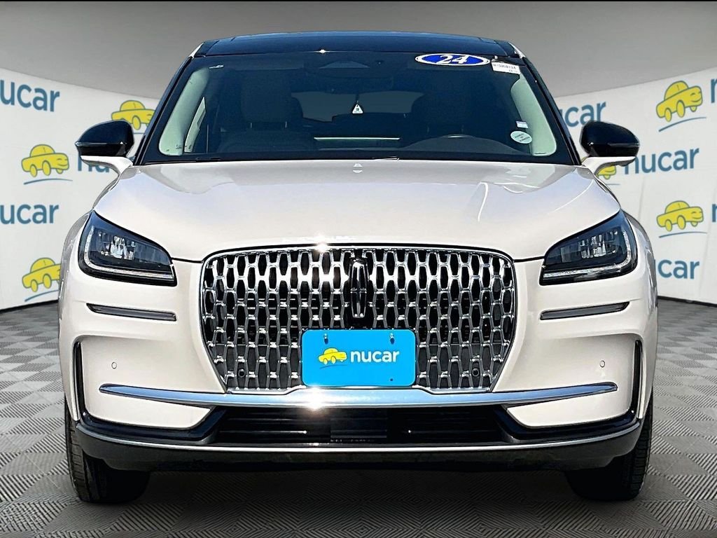 Used 2024 White Lincoln Premiere image 2