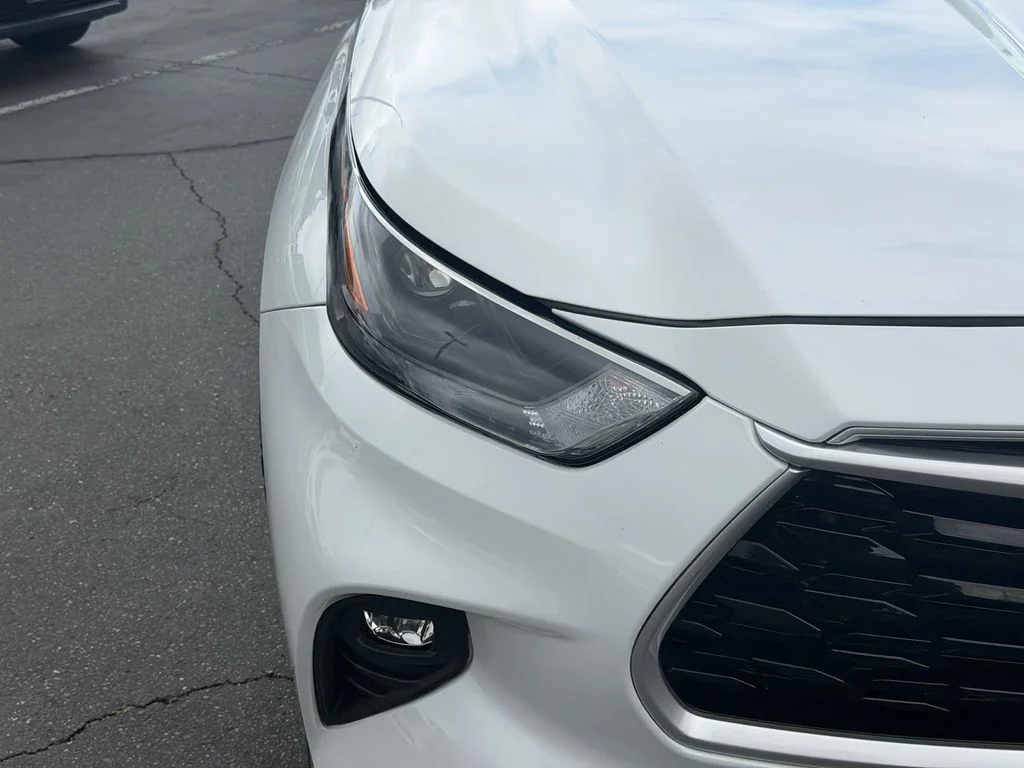 Used 2023 Wind Chill Pearl Toyota XLE image 5