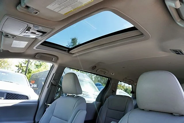 Used 2015 White Toyota XLE image 15