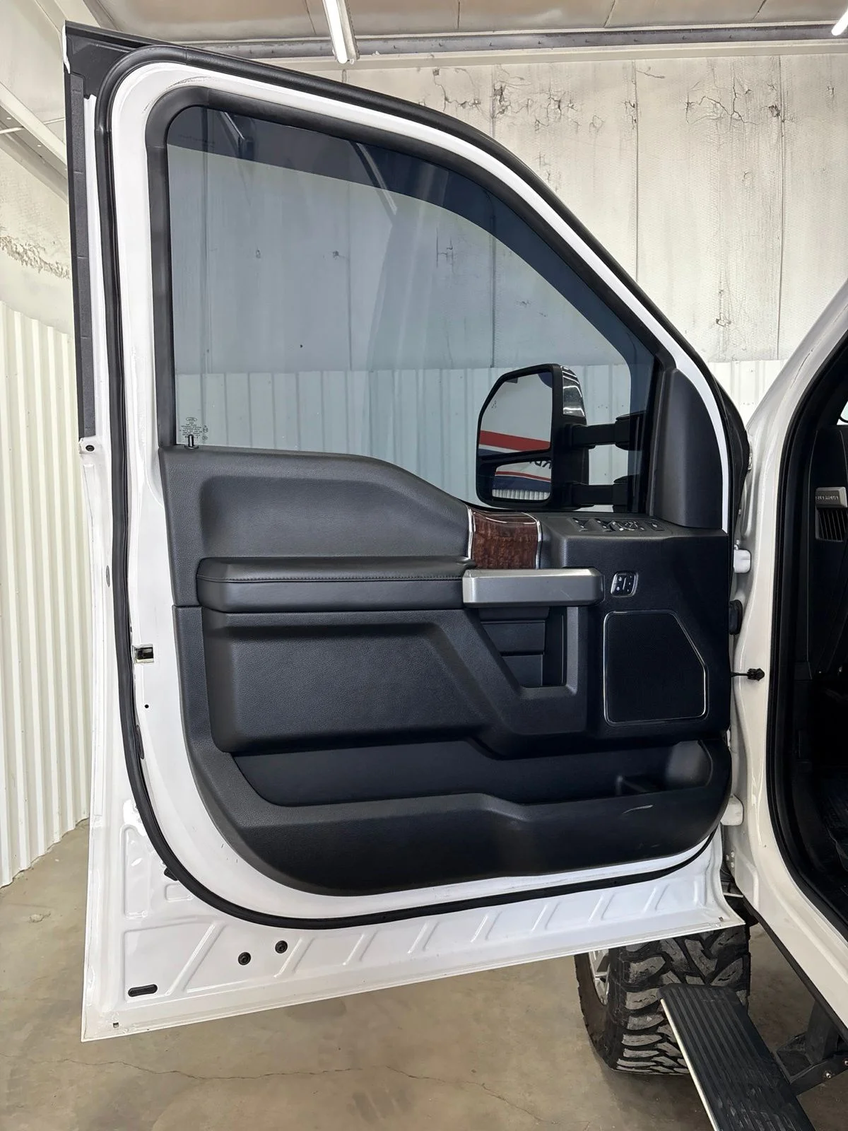 Used 2017 White Ford Platinum image 8