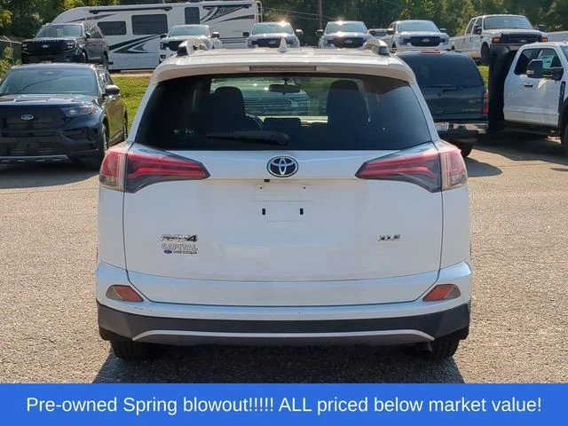Used 2016 White Toyota XLE image 12
