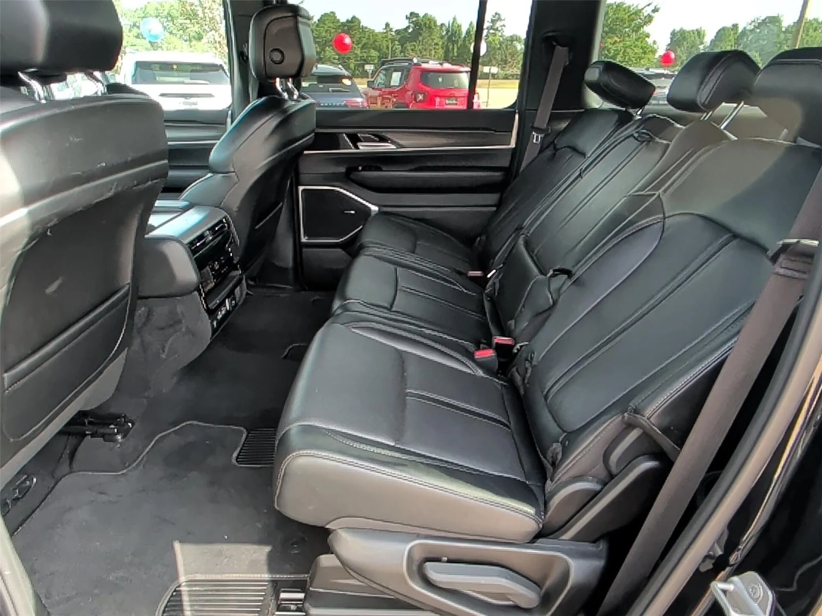Used 2024 Diamond Black Crystal Pearlcoat Jeep Series III image 33