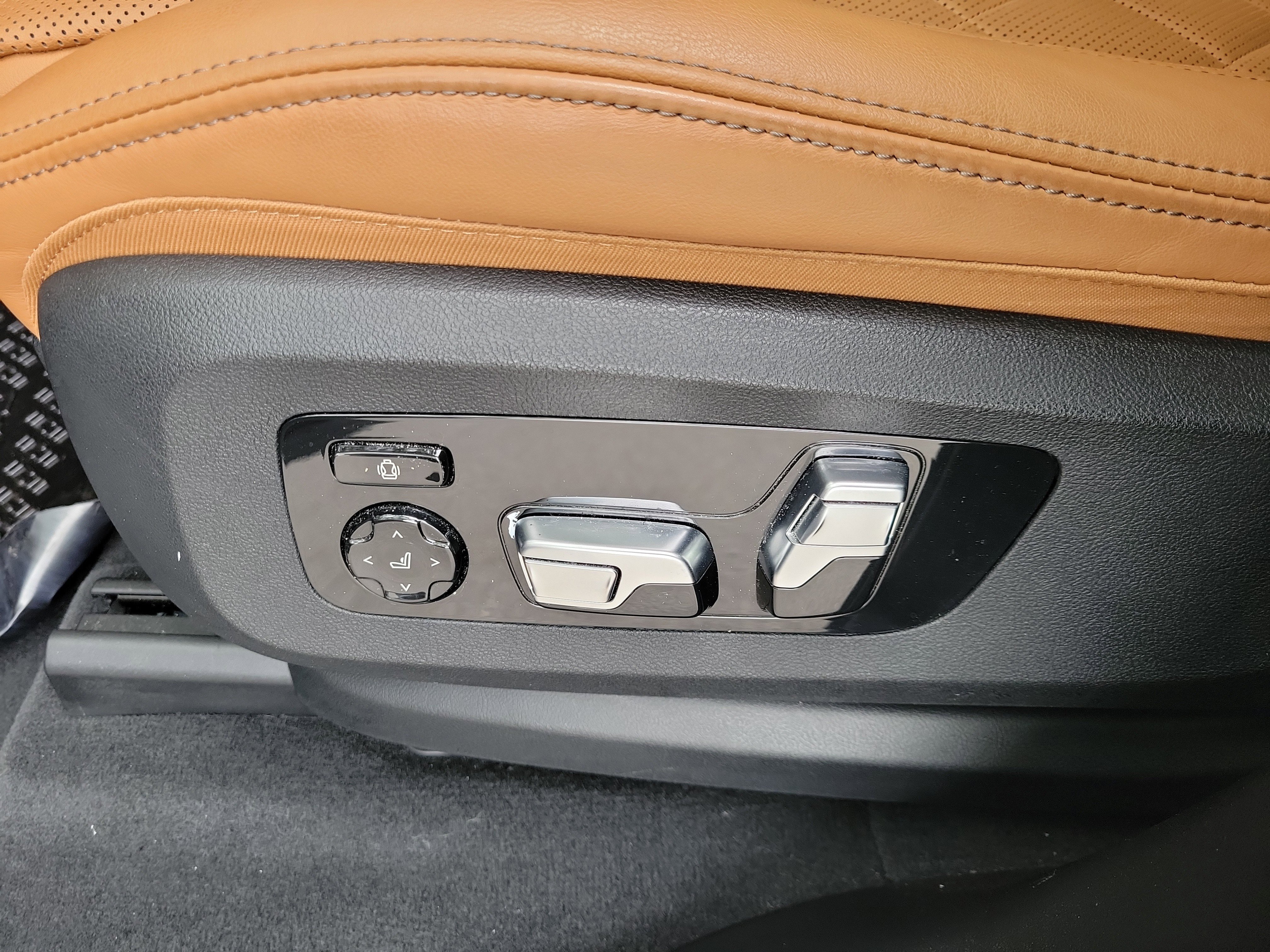 Certified Used 2024 Skyscraper Grey Metallic BMW sDrive40i image 15