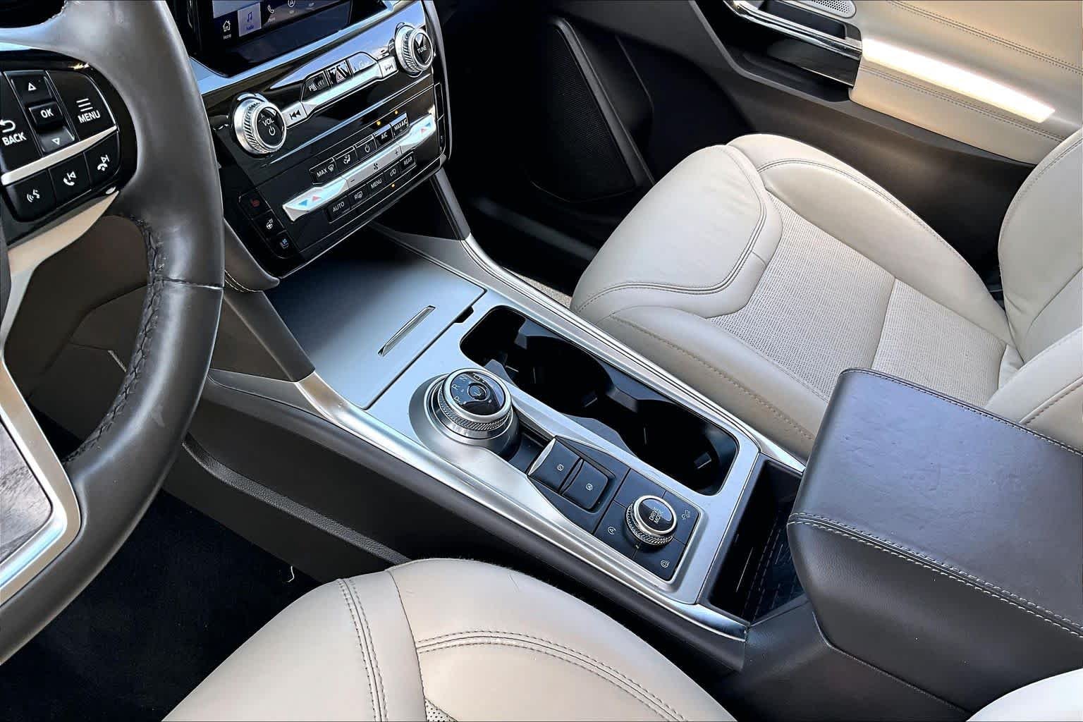 Used 2023 Star White Metallic Tri-Coat Ford Platinum image 15