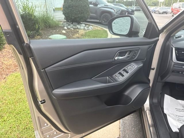 Used 2024 Gold Nissan SL image 23