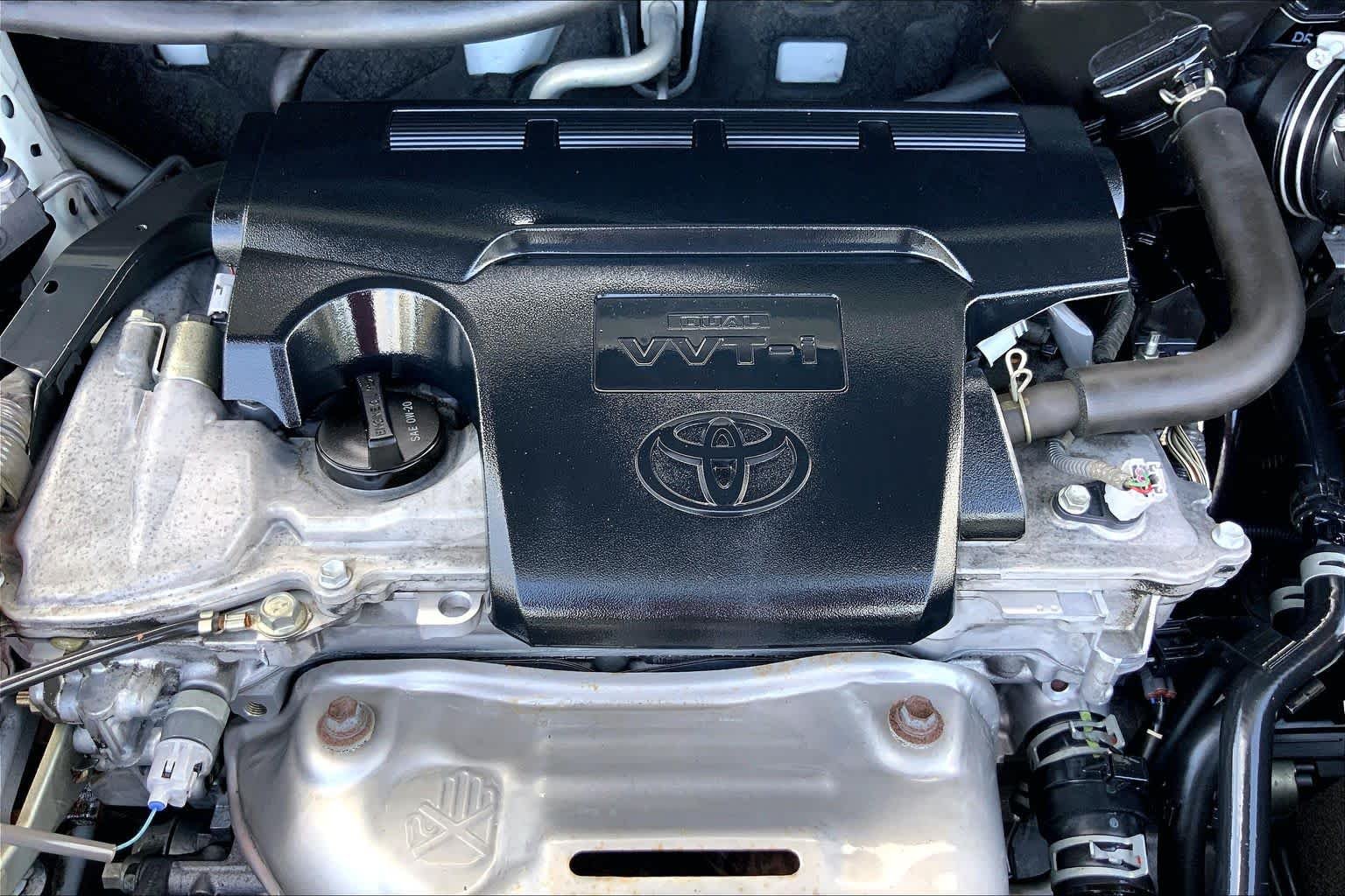 Used 2018 Super White Toyota XLE image 32