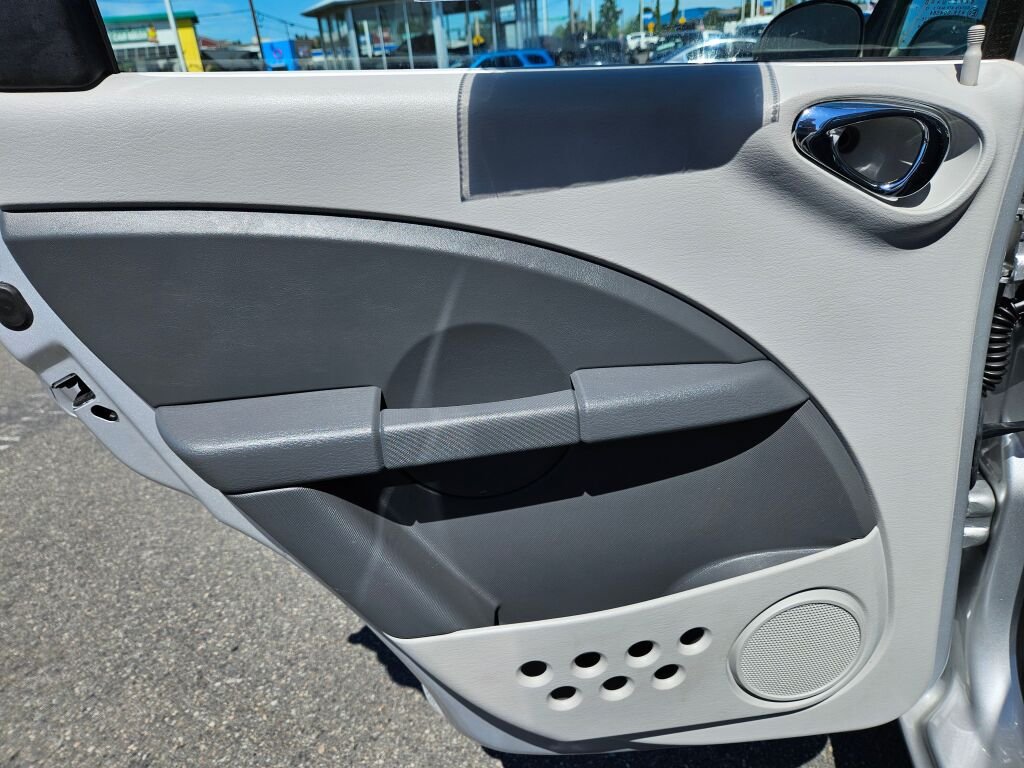 Used 2009 Bright Silver Metallic Clear Coat Chrysler LX image 15