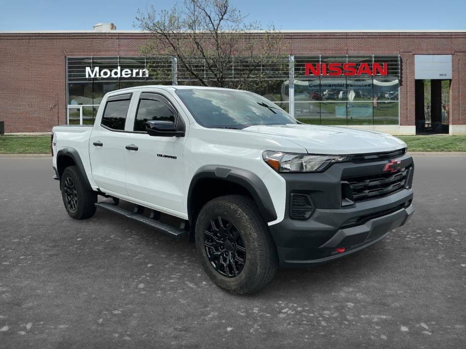 Used 2026 Summit White Chevrolet 4WD Trail Boss image 5