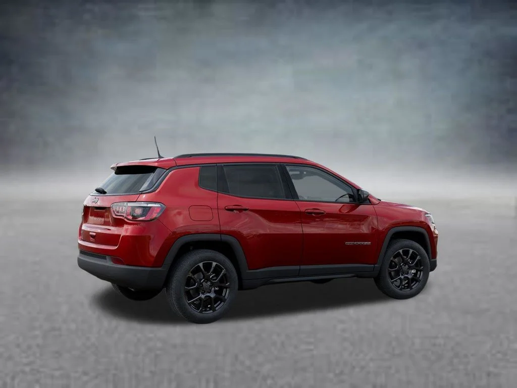 New 2026 Red Hot Pearl-Coat Exterior Paint Jeep Latitude image 4